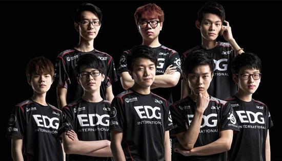 他在禁區邊 他在禁區邊